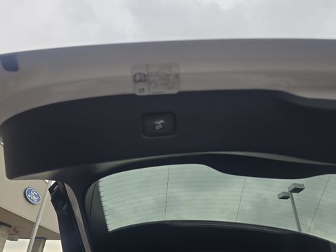 Certified 2019 Ford Edge Titanium w/ Cold Weather Package AWD/4WD image 19