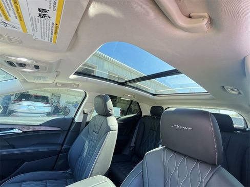 Used 2023 Buick Envision Avenir image 22