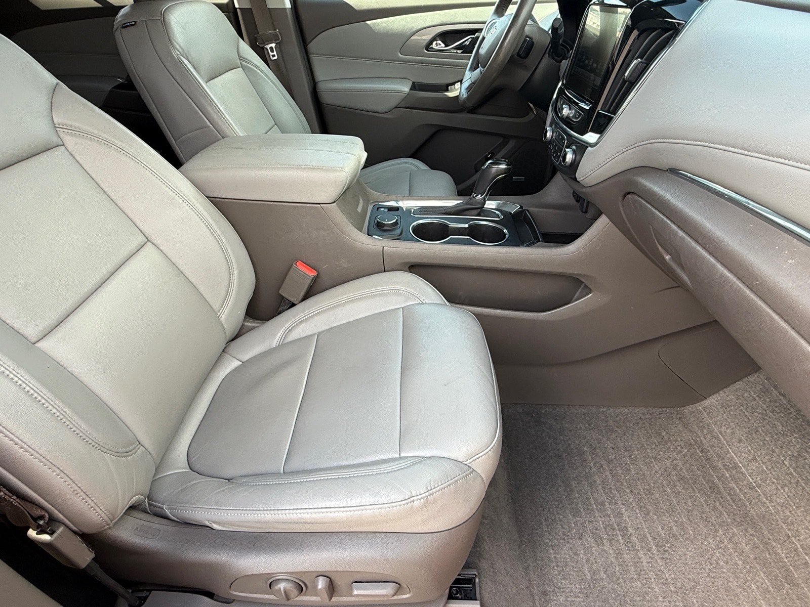Used 2018 Chevrolet Traverse LT w/ LPO, Floor Liner Package FWD image 10