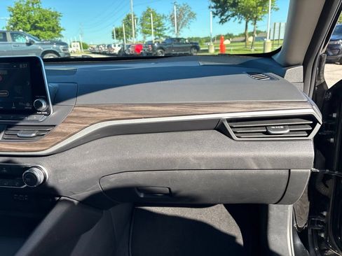 Used 2025 Nissan Altima 2.5 SV FWD image 53