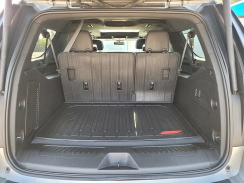Used 2023 GMC Yukon XL SLT AWD/4WD image 14