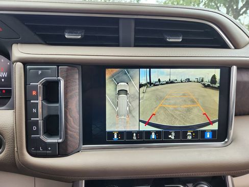 Used 2023 GMC Yukon XL Denali AWD/4WD image 17