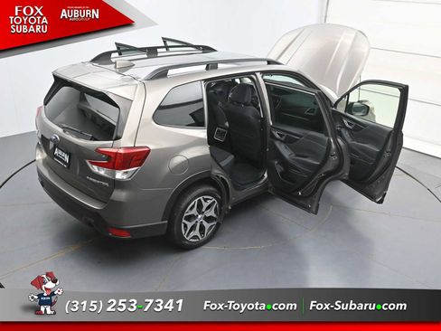 Used 2021 Subaru Forester Premium AWD/4WD image 38