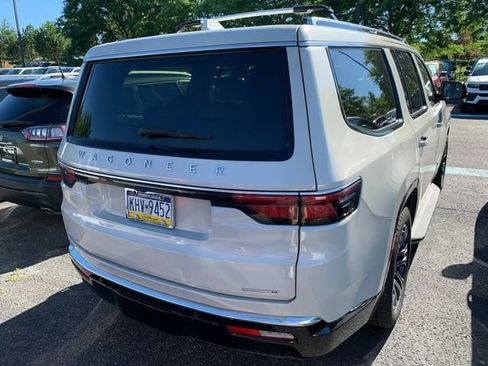 Used 2022 Jeep Wagoneer Series III w/ Rear Seat Video Group 1 AWD/4WD image 7
