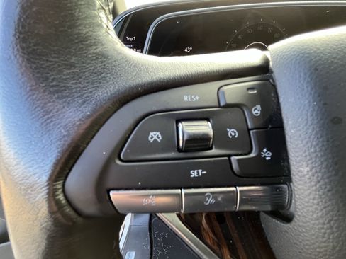 Used 2021 Cadillac Escalade Premium Luxury image 19