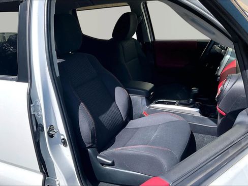 Used 2022 Toyota Tacoma SR5 w/ Technology Package RWD image 9