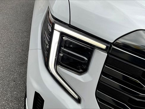 Certified 2022 GMC Sierra 1500 AT4 w/ AT4 Premium Package image 33