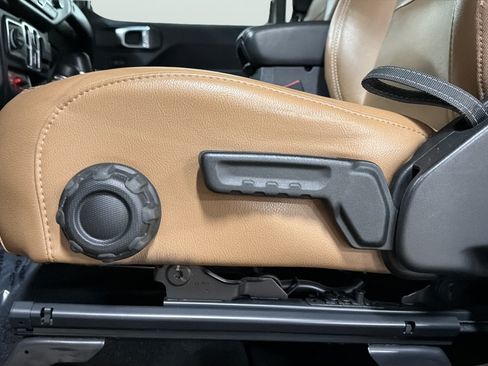Used 2020 Jeep Gladiator Rubicon AWD/4WD image 15