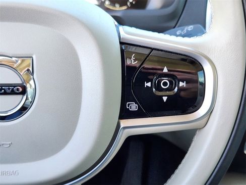 Used 2020 Volvo XC90 T5 Momentum w/ Protection Package Premier image 21