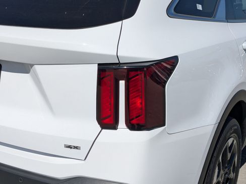 Certified 2025 Kia Sorento S image 11