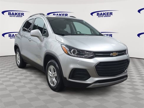 Certified 2020 Chevrolet Trax LT w/ LT Convenience Package image 3