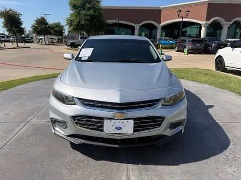 Used 2018 Chevrolet Malibu LT FWD image 2