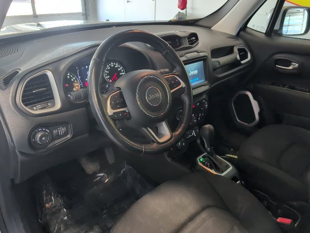 Used 2018 Jeep Renegade Latitude w/ Cold Weather Group AWD/4WD image 11