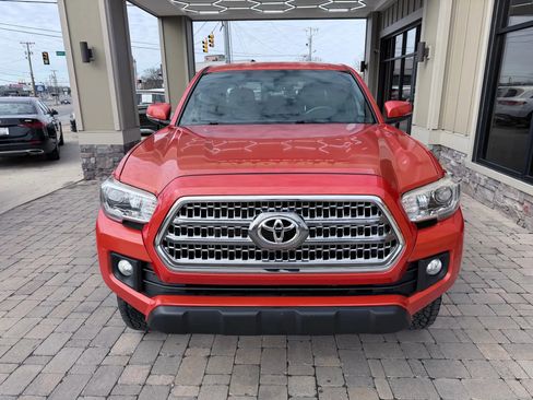 Used 2017 Toyota Tacoma TRD Off-Road w/ Tow Package (A/T) AWD/4WD image 40