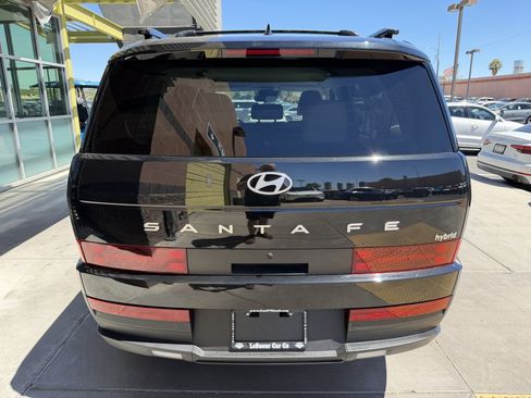 Used 2025 Hyundai Santa Fe SEL FWD image 13