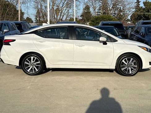 Used 2024 Nissan Versa SV image 2