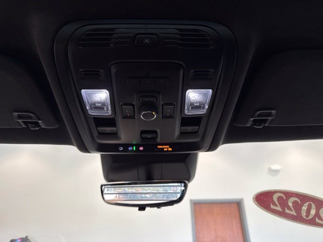 Used 2022 Cadillac Escalade ESV Premium Luxury Platinum AWD/4WD image 34