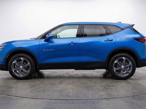 Used 2025 Chevrolet Blazer LT FWD image 5