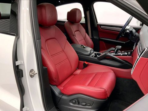 Certified 2022 Porsche Cayenne Platinum Edition image 19