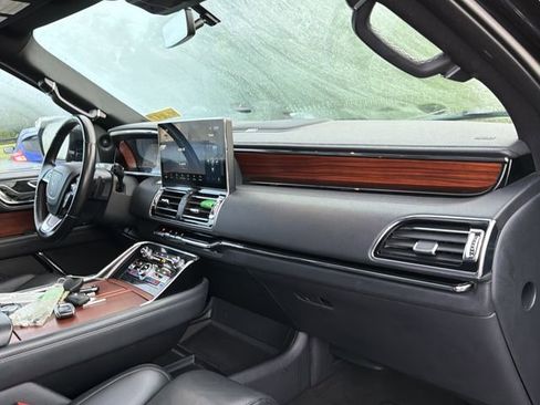 Used 2024 Lincoln Navigator Reserve AWD/4WD image 18