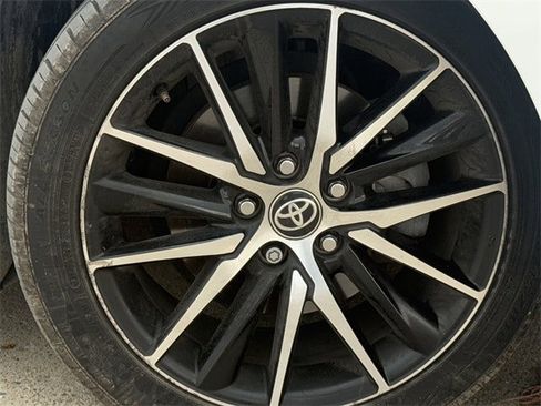 Used 2023 Toyota Camry SE image 9