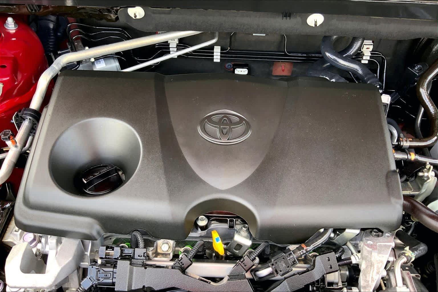 Used 2021 Toyota RAV4 LE FWD image 32