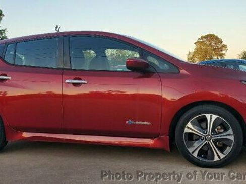 Used 2019 Nissan Leaf SV w/ SV Technology Package image 11