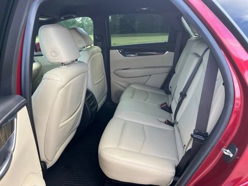 Used 2019 Cadillac XT5 FWD image 33