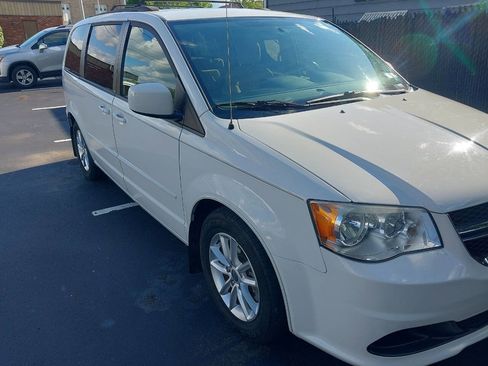 Used 2014 Dodge Grand Caravan SXT FWD image 1