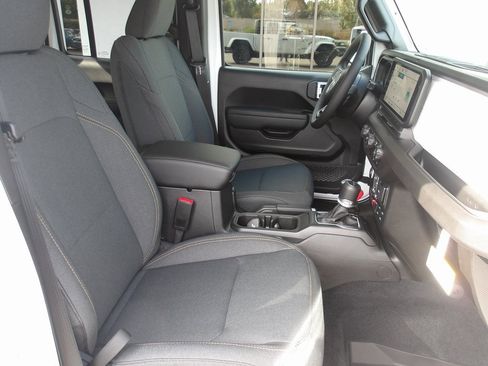 New 2025 Jeep Gladiator Willys image 18