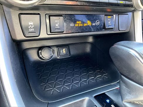 Used 2023 Toyota RAV4 SE w/ Weather & Moonroof Package image 27