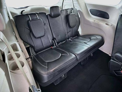 Used 2024 Chrysler Pacifica Touring-L FWD image 27