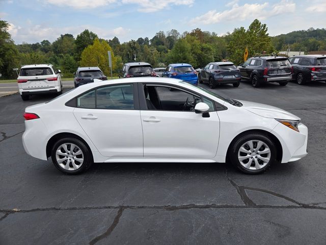 Used 2025 Toyota Corolla LE FWD image 9