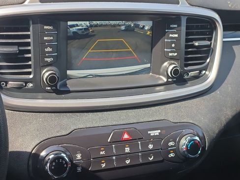Used 2020 Kia Sorento LX FWD image 22