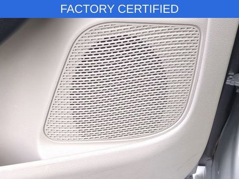 Certified 2024 Chrysler Pacifica Touring-L image 27