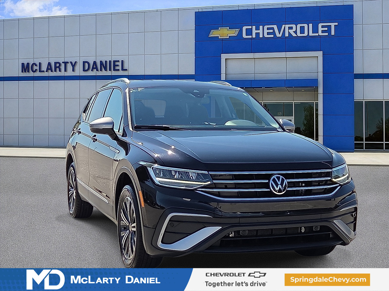 Used 2024 Volkswagen Tiguan Wolfsburg Edition AWD/4WD image 1