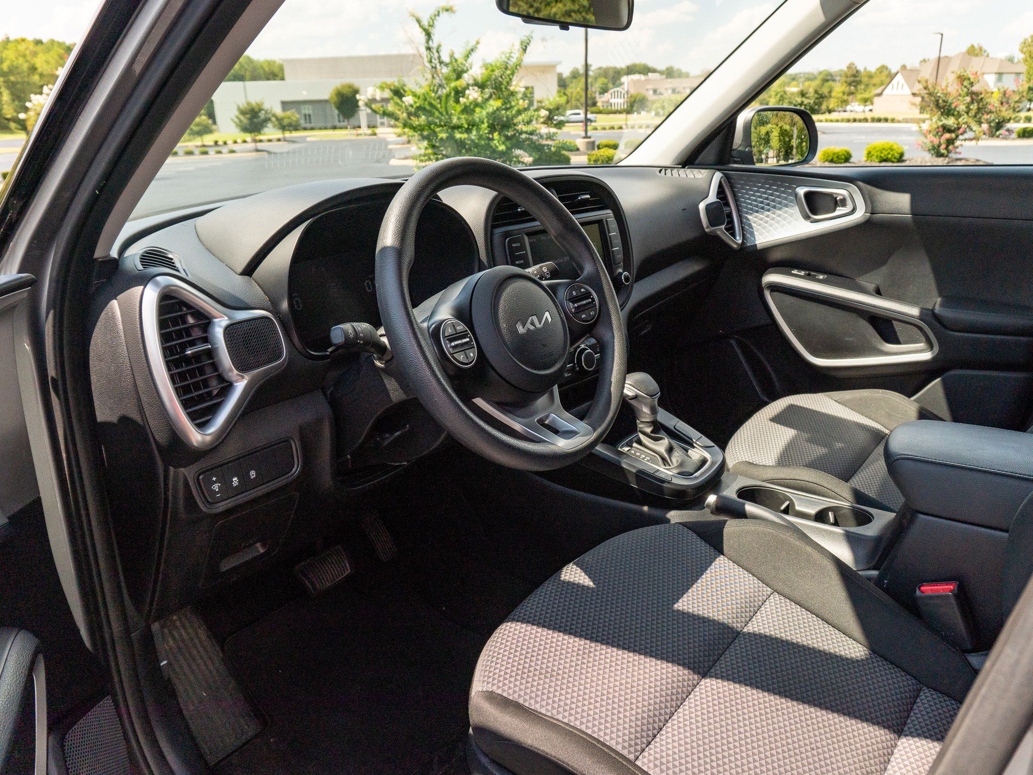 Used 2023 Kia Soul LX w/ LX Technology Package FWD image 11
