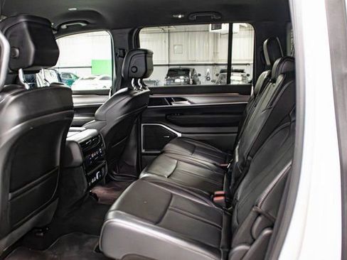 Used 2025 Jeep Wagoneer Series II w/ 8-Passenger Seating Package image 12