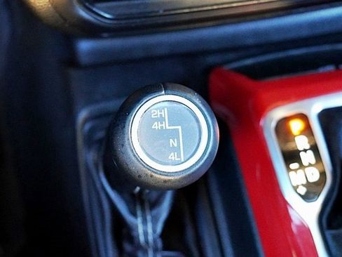 Used 2018 Jeep Wrangler Unlimited Sahara image 33