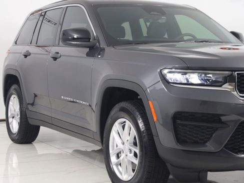 Used 2025 Jeep Grand Cherokee Laredo X w/ Luxury Tech Group I image 43