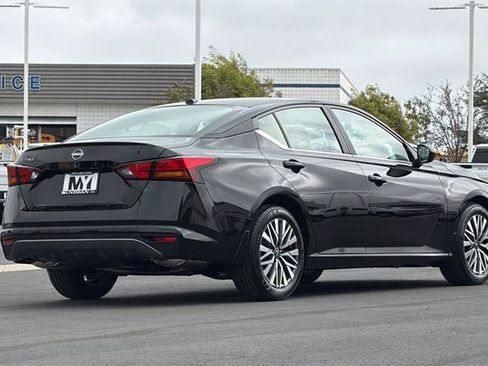 New 2026 Nissan Altima 2.5 SV FWD image 4