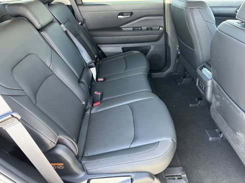 New 2026 Nissan Pathfinder SL image 11