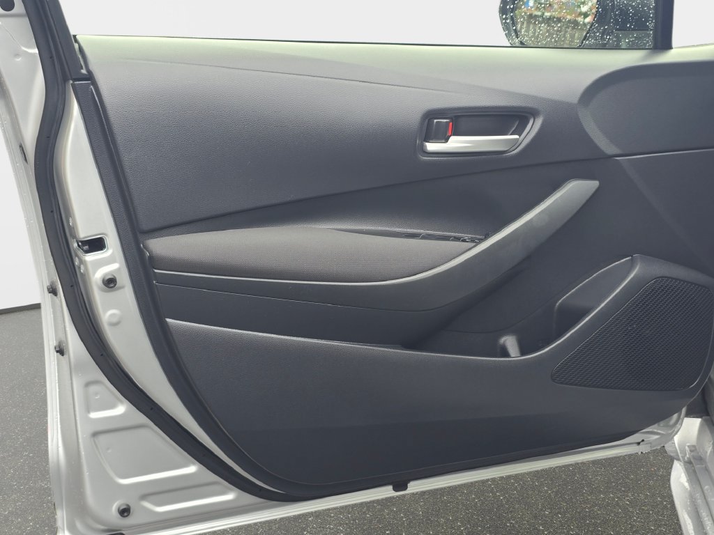 Used 2021 Toyota Corolla LE w/ Carpet Mat Package (TMS) FWD image 28
