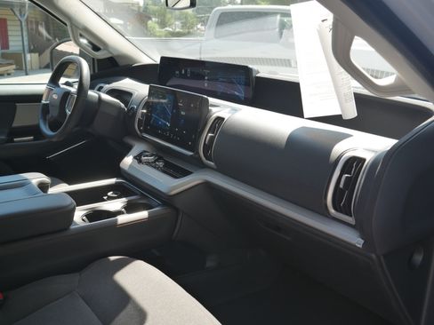 Certified 2025 Ford Expedition Active AWD/4WD image 23