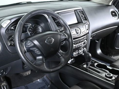 Used 2019 Nissan Pathfinder SL image 12