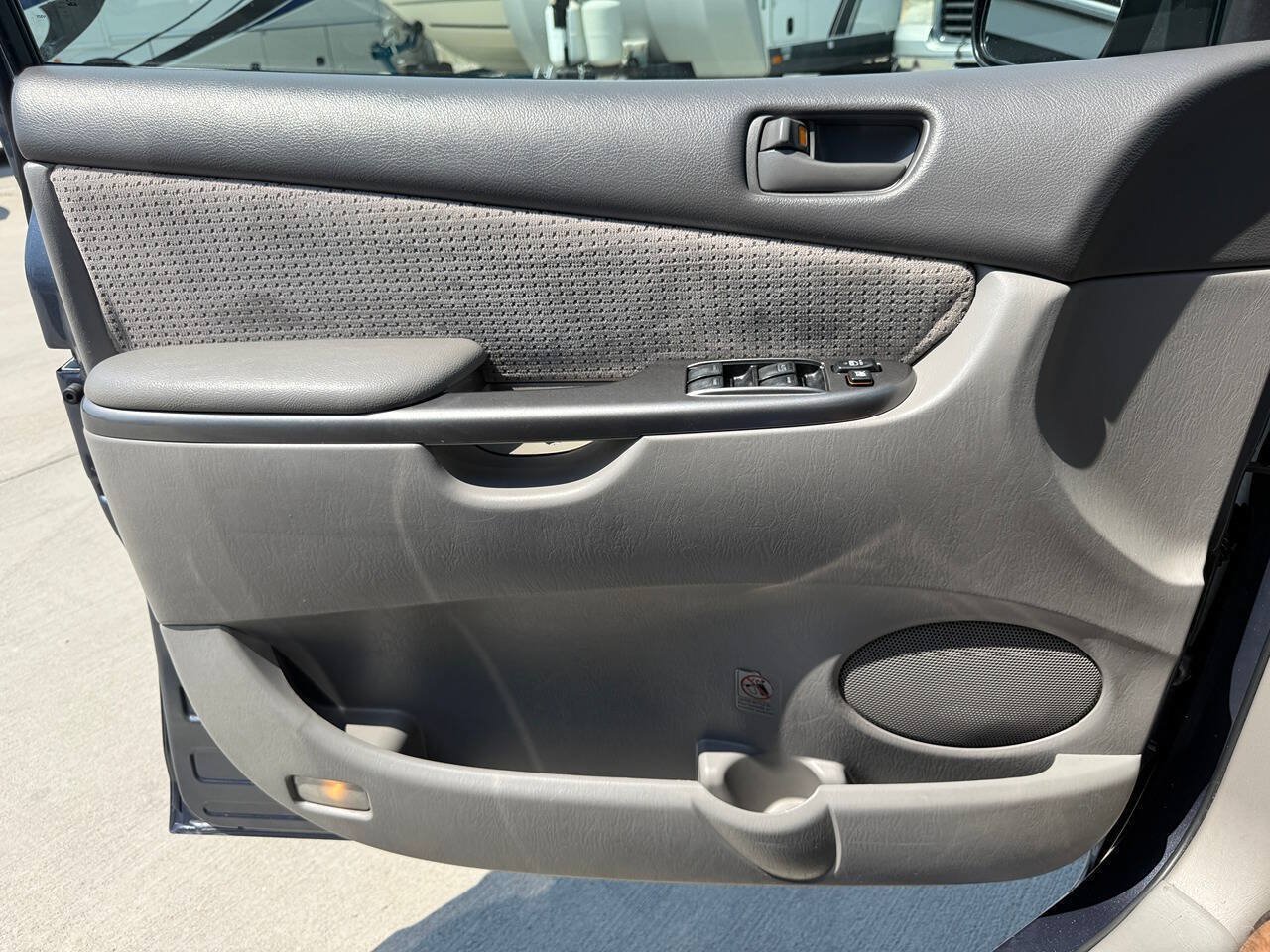 Used 2008 Toyota Sienna LE FWD image 30