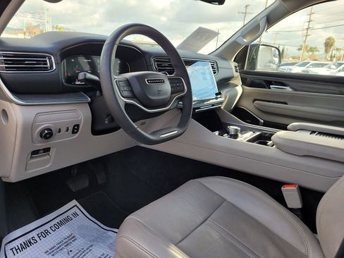 Used 2024 Jeep Wagoneer Series II image 10