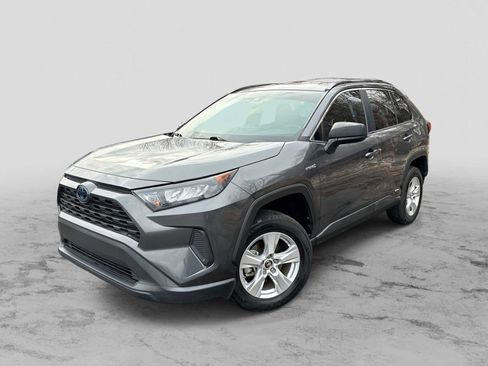 Used 2020 Toyota RAV4 LE image 1