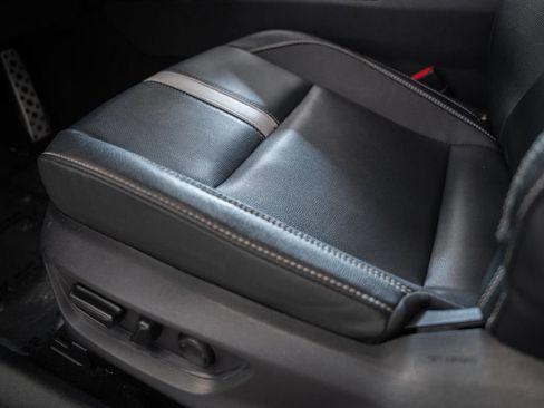 Used 2025 Toyota Camry SE FWD image 33