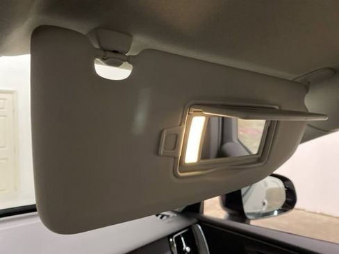 Used 2025 Volvo XC60 B5 Core image 60